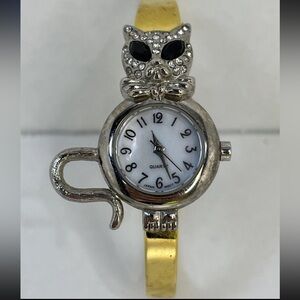 Vintage Avon Cat Design Quartz Watch with Gold Band